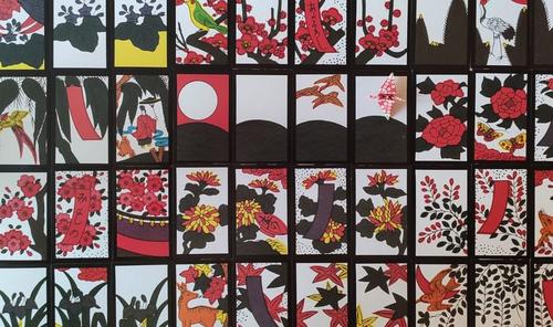 Ein Deck des japanischen Kartenspiels Hanafuda
