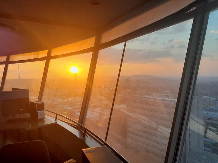 "The view from the study room of the interdisciplinary centre 'Drama for Life', which is in the 21st and highest floor of a tower at the University of Witwatersrand in Johannesburg." (Kai Padberg, Research Associate in RA 2, April 2022)